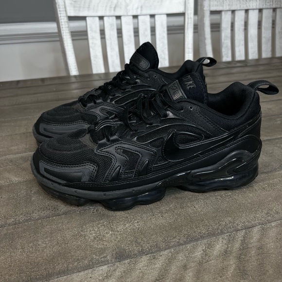nike vapormax evo triple black